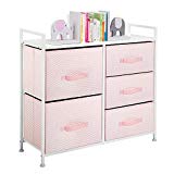mDesign Cómoda de tela – Estrecho organizador de armarios con 5 cajones – Práctico mueble cajonera para el dormitorio, la habitación infantil o zonas pequeñas – Armario con cajones – rosa/blanco